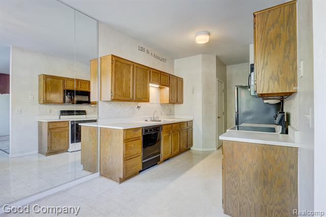 Builiding view seven for 7354 Birkshire, West Bloomfield, MI. 48322
