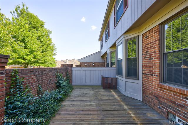 Builiding view twenty eight for 7354 Birkshire, West Bloomfield, MI. 48322