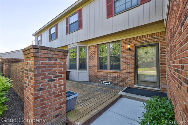 Builiding view twenty seven for 7354 Birkshire, West Bloomfield, MI. 48322