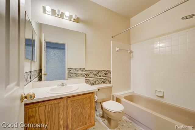 Builiding view twenty for 7354 Birkshire, West Bloomfield, MI. 48322