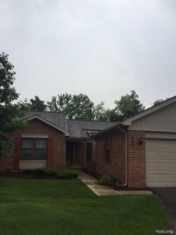 front view for 7283 Huntcliff Ct, West Bloomfield, Mi. 48322