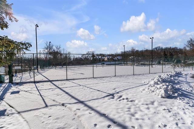 Builiding view forty five for 7156 Sturnbridge, West Bloomfield, MI. 48322