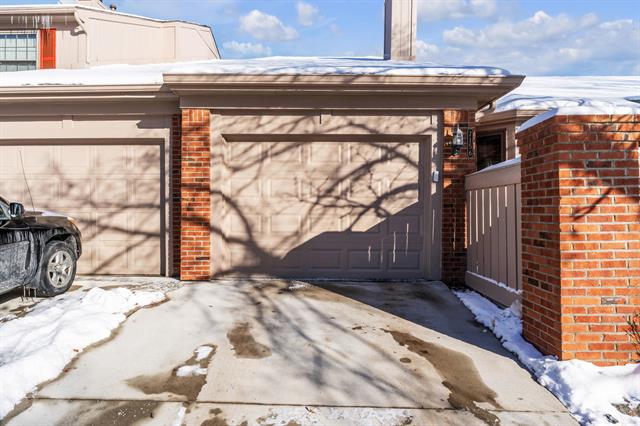 Builiding view forty two for 7156 Sturnbridge, West Bloomfield, MI. 48322