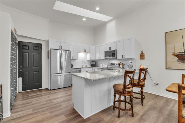 Builiding view fourteen for 7156 Sturnbridge, West Bloomfield, MI. 48322