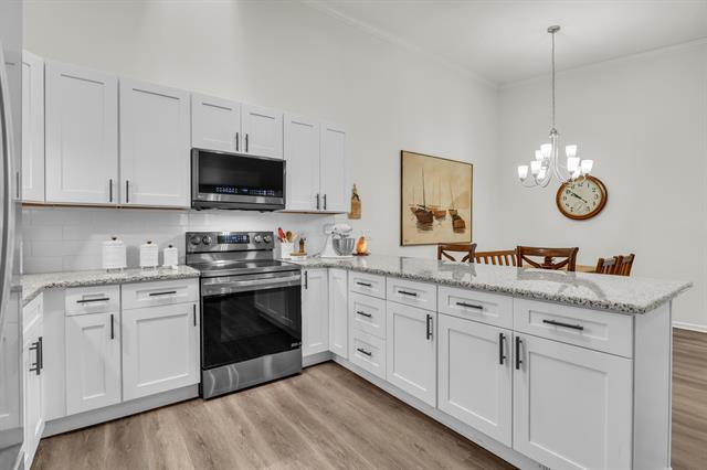 Builiding view sixteen for 7156 Sturnbridge, West Bloomfield, MI. 48322