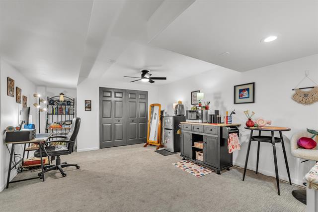 Builiding view thirty four for 7156 Sturnbridge, West Bloomfield, MI. 48322