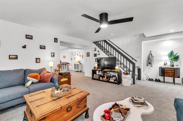 Builiding view thirty three for 7156 Sturnbridge, West Bloomfield, MI. 48322