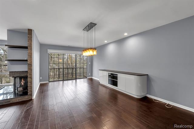 Builiding view eighteen for 7258 Creeks Bend, West Bloomfield, MI. 48322