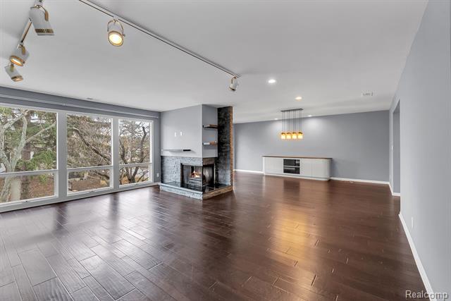 Builiding view fourteen for 7258 Creeks Bend, West Bloomfield, MI. 48322