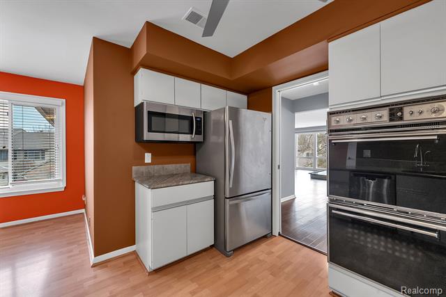 Builiding view twenty four for 7258 Creeks Bend, West Bloomfield, MI. 48322