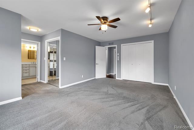 Builiding view twenty seven for 7258 Creeks Bend, West Bloomfield, MI. 48322