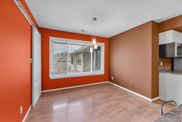 Builiding view twenty for 7258 Creeks Bend, West Bloomfield, MI. 48322