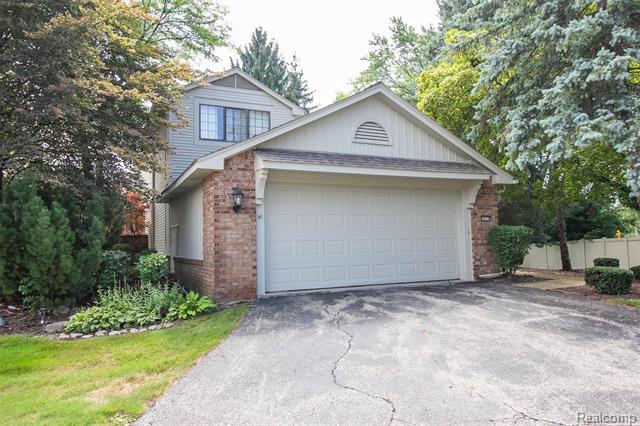 front view for 7435 W Bridge Way Rd, West Bloomfield, Mi. 48322