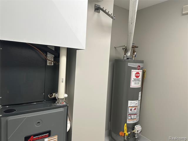 Builiding view thirty eight for 7490 Brynmawr, West Bloomfield, MI. 48322