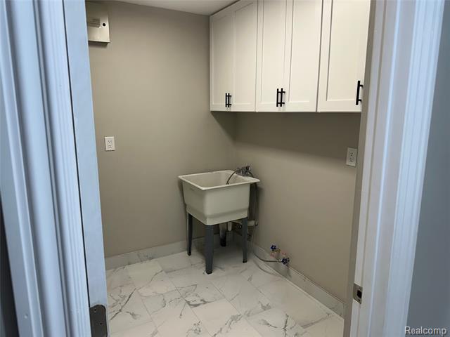 Builiding view thirty seven for 7490 Brynmawr, West Bloomfield, MI. 48322