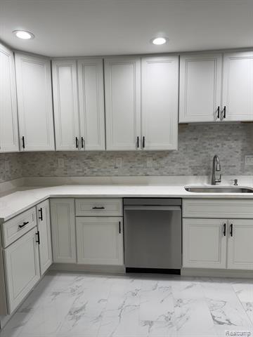 Builiding view twenty one for 7490 Brynmawr, West Bloomfield, MI. 48322