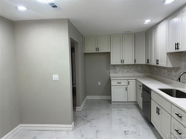 Builiding view twenty two for 7490 Brynmawr, West Bloomfield, MI. 48322