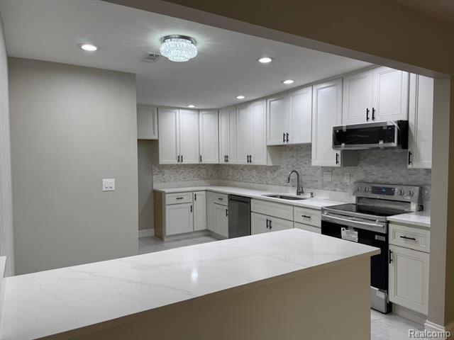 Builiding view twenty for 7490 Brynmawr, West Bloomfield, MI. 48322