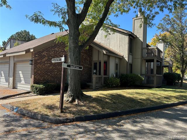 front view for 7490 Brynmawr Ct, West Bloomfield, Mi. 48322