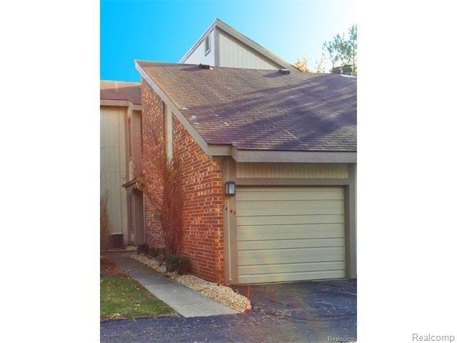 front view for 7445 Radcliff Ct, West Bloomfield, Mi. 48322