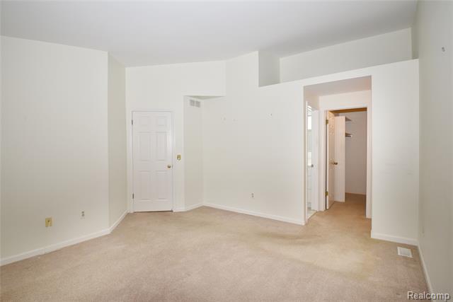 Builiding view fifteen for 7296 Green Farm, West Bloomfield, MI. 48322