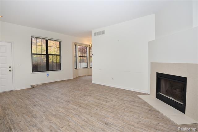 Builiding view five for 7296 Green Farm, West Bloomfield, MI. 48322