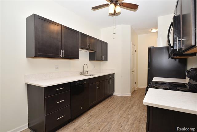 Builiding view nine for 7296 Green Farm, West Bloomfield, MI. 48322