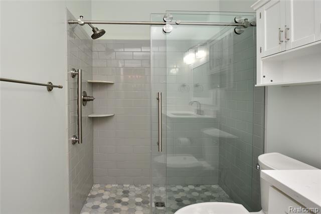 Builiding view seventeen for 7296 Green Farm, West Bloomfield, MI. 48322