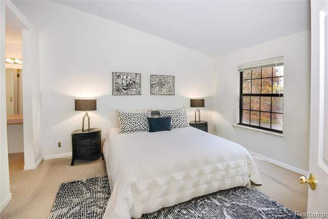 Builiding view thirteen for 7296 Green Farm, West Bloomfield, MI. 48322