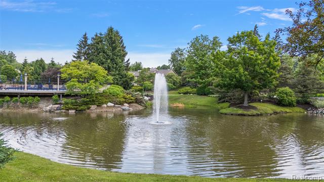 Builiding view thirty one for 7296 Green Farm, West Bloomfield, MI. 48322