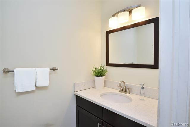 Builiding view twelve for 7296 Green Farm, West Bloomfield, MI. 48322