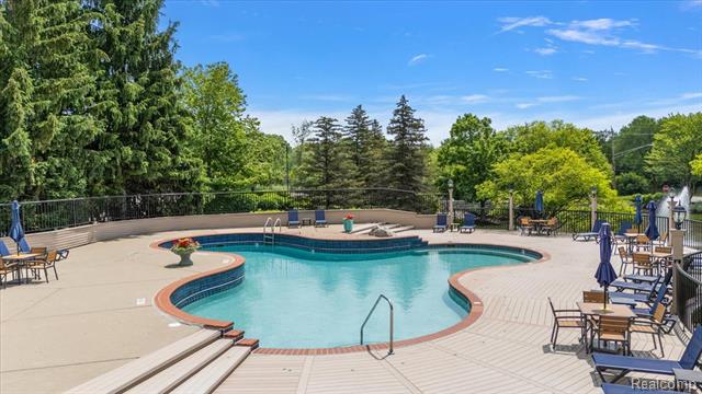 Builiding view twenty eight for 7296 Green Farm, West Bloomfield, MI. 48322