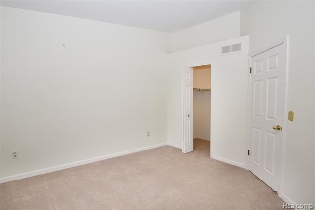 Builiding view twenty one for 7296 Green Farm, West Bloomfield, MI. 48322