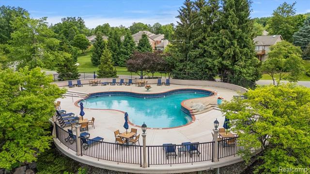 Builiding view twenty seven for 7296 Green Farm, West Bloomfield, MI. 48322