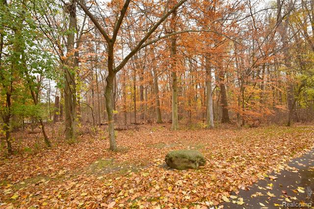 Builiding view twenty six for 7296 Green Farm, West Bloomfield, MI. 48322