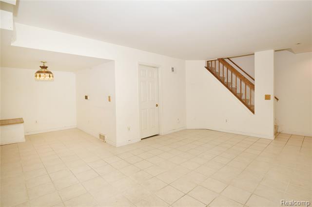 Builiding view twenty three for 7296 Green Farm, West Bloomfield, MI. 48322