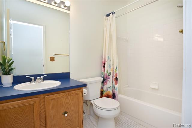 Builiding view twenty two for 7296 Green Farm, West Bloomfield, MI. 48322