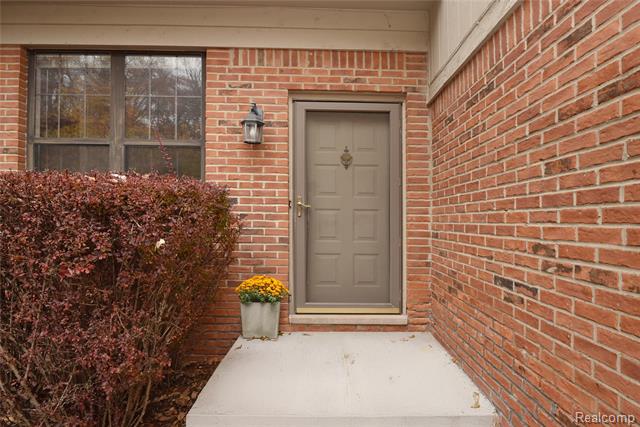 Builiding view two for 7296 Green Farm, West Bloomfield, MI. 48322