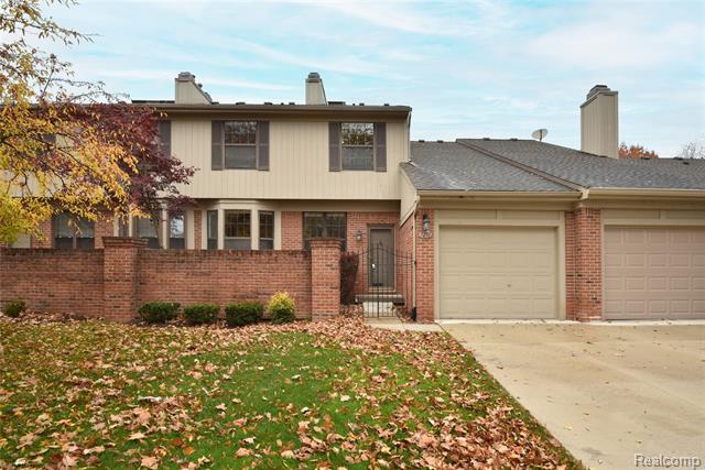 front view for 7296 Green Farm Rd, West Bloomfield, Mi. 48322