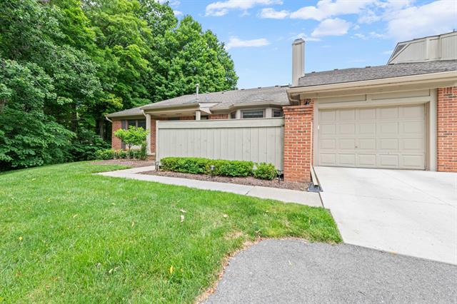 Builiding view five for 7256 Green Farm, West Bloomfield, MI. 48322
