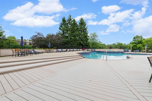 Builiding view forty eight for 7256 Green Farm, West Bloomfield, MI. 48322