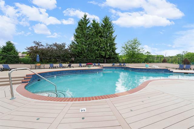 Builiding view forty nine for 7256 Green Farm, West Bloomfield, MI. 48322