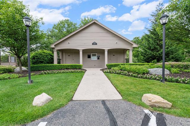 Builiding view forty seven for 7256 Green Farm, West Bloomfield, MI. 48322