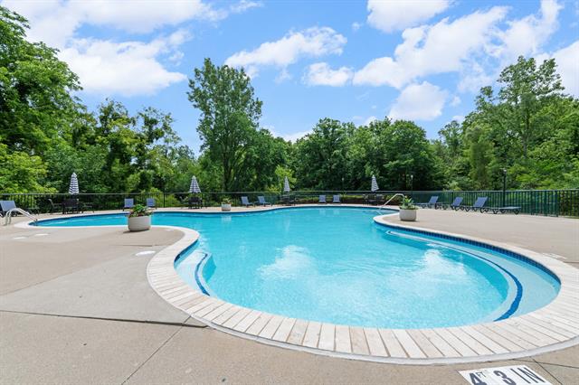 Builiding view forty two for 7256 Green Farm, West Bloomfield, MI. 48322