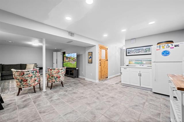 Builiding view thirty two for 7256 Green Farm, West Bloomfield, MI. 48322