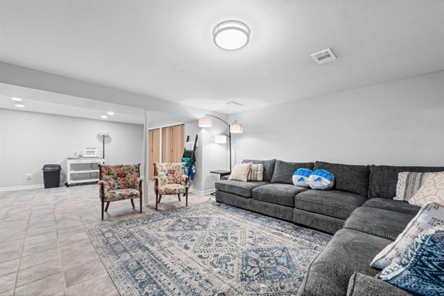 Builiding view thirty for 7256 Green Farm, West Bloomfield, MI. 48322