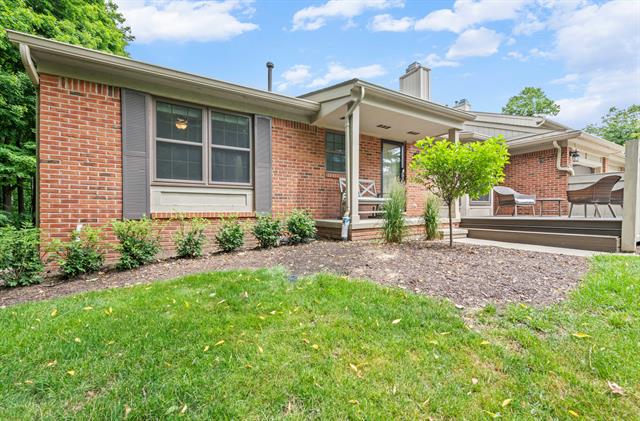 front view for 7256 Green Farm Rd, West Bloomfield, Mi. 48322