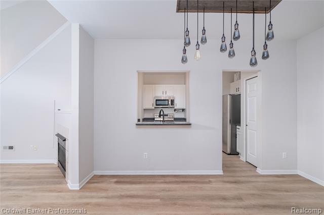 Builiding view eight for 2104 Trailway, Walled Lake, MI. 48390