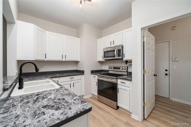 Builiding view nine for 2104 Trailway, Walled Lake, MI. 48390