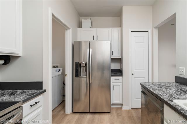 Builiding view ten for 2104 Trailway, Walled Lake, MI. 48390